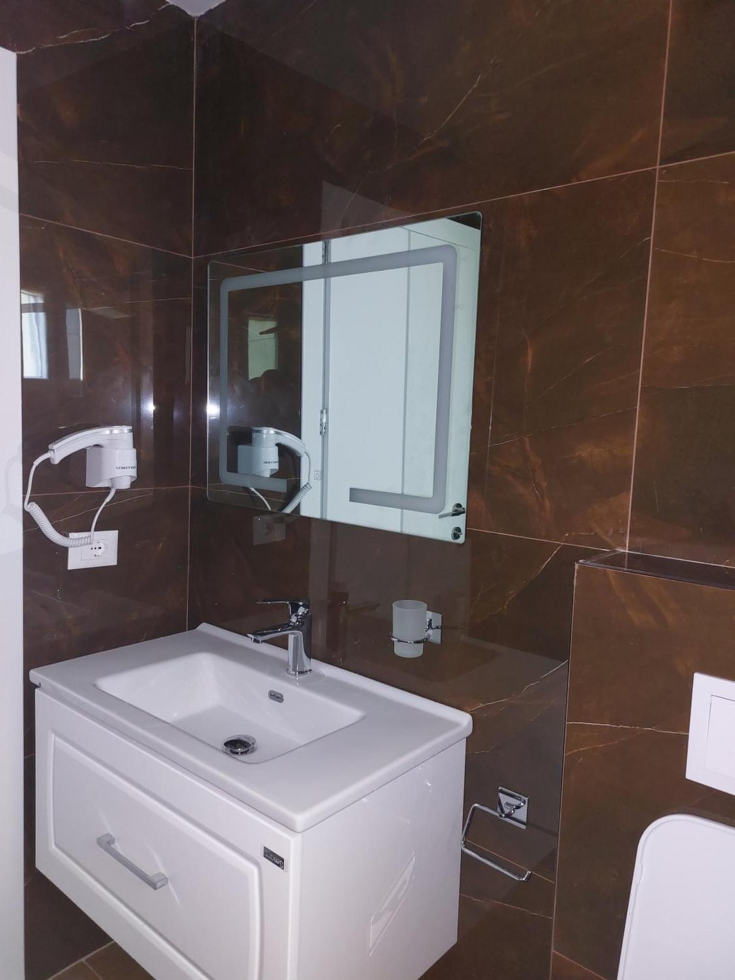 Hotel Demoli Pogradec Zewnętrze zdjęcie